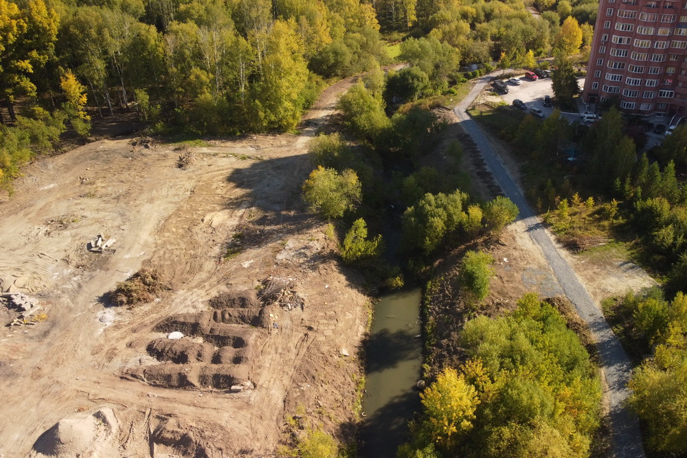 Работы по созданию парка в пойме Каменки. Сентябрь 2022 года