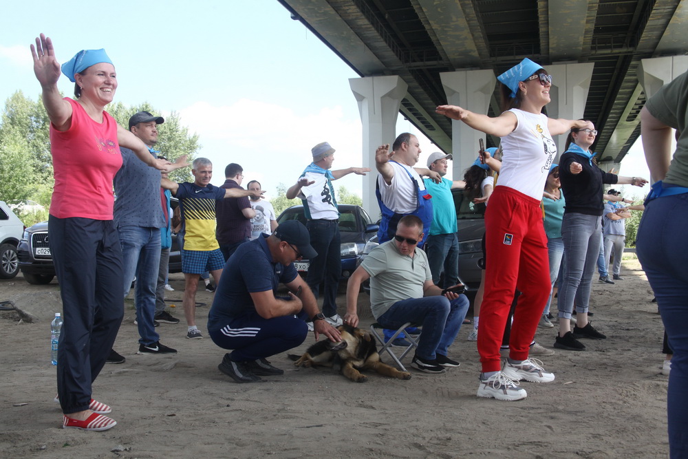 Уборка на острове Кустовой под Бугринским мостом. Июль 2022 года