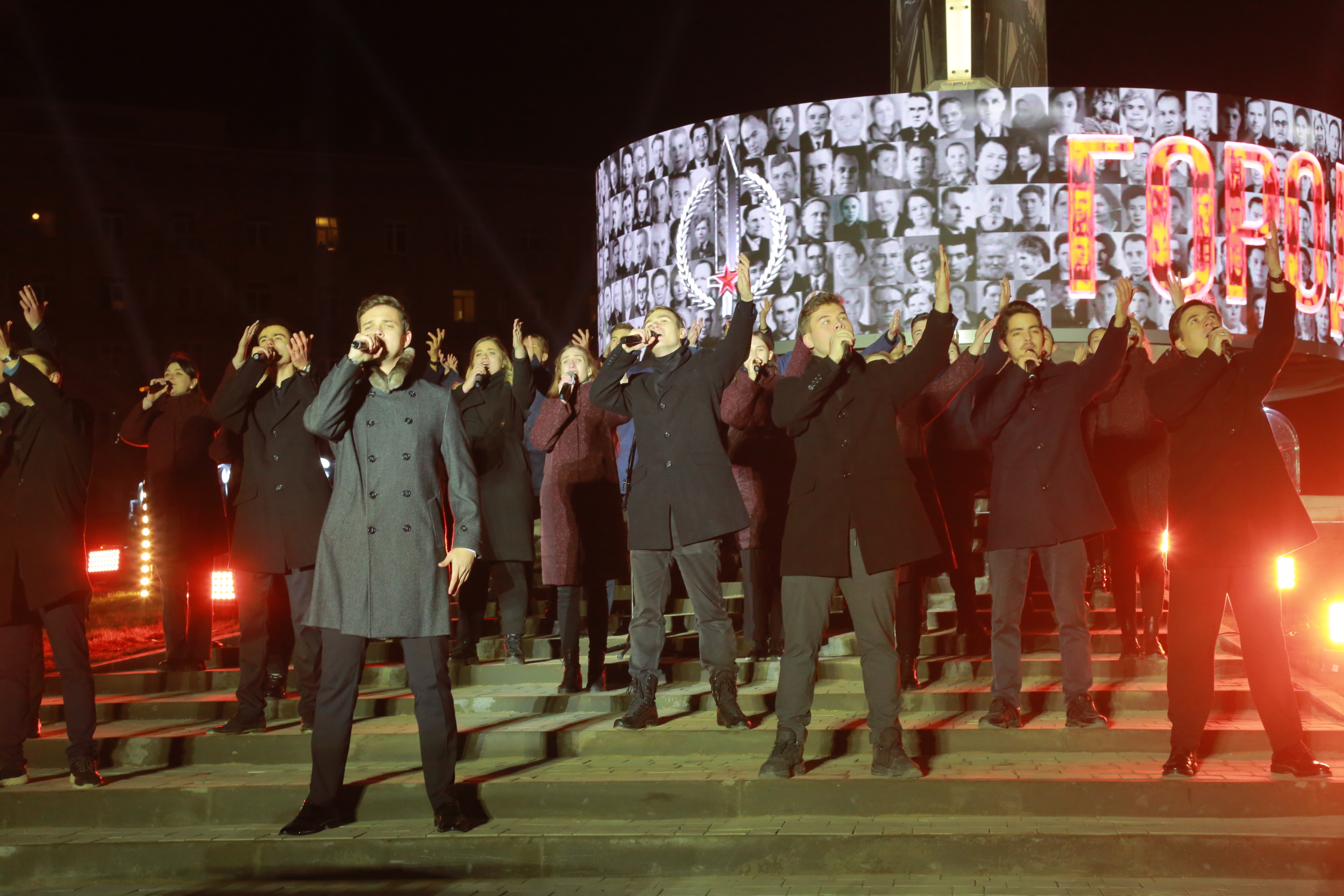Открытие стелы «Город трудовой доблести» на площади Калинина