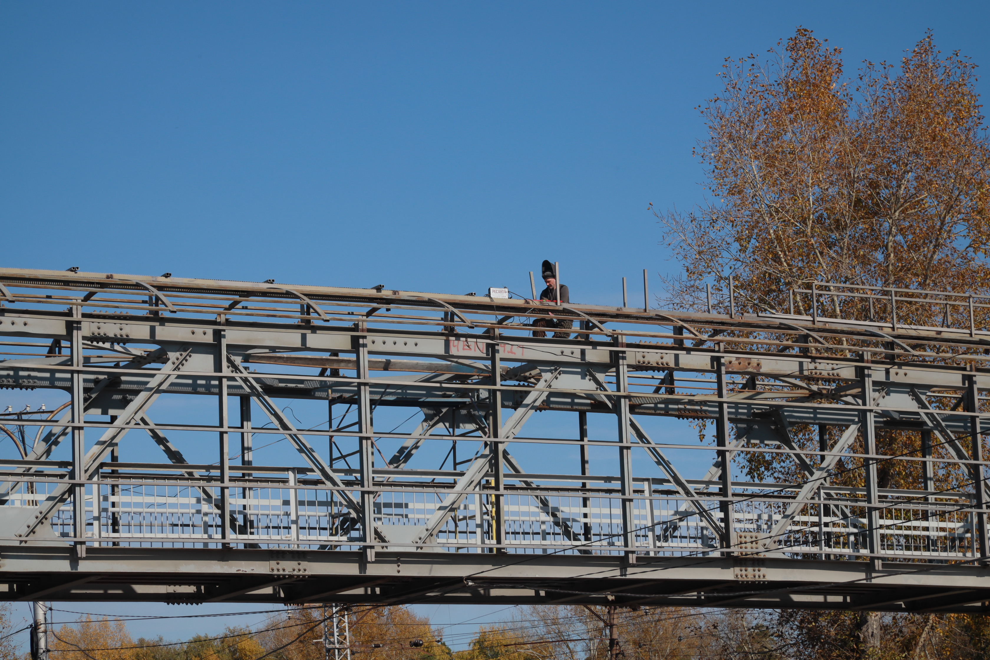 Пешеходный мост возле остановки «Таловая»