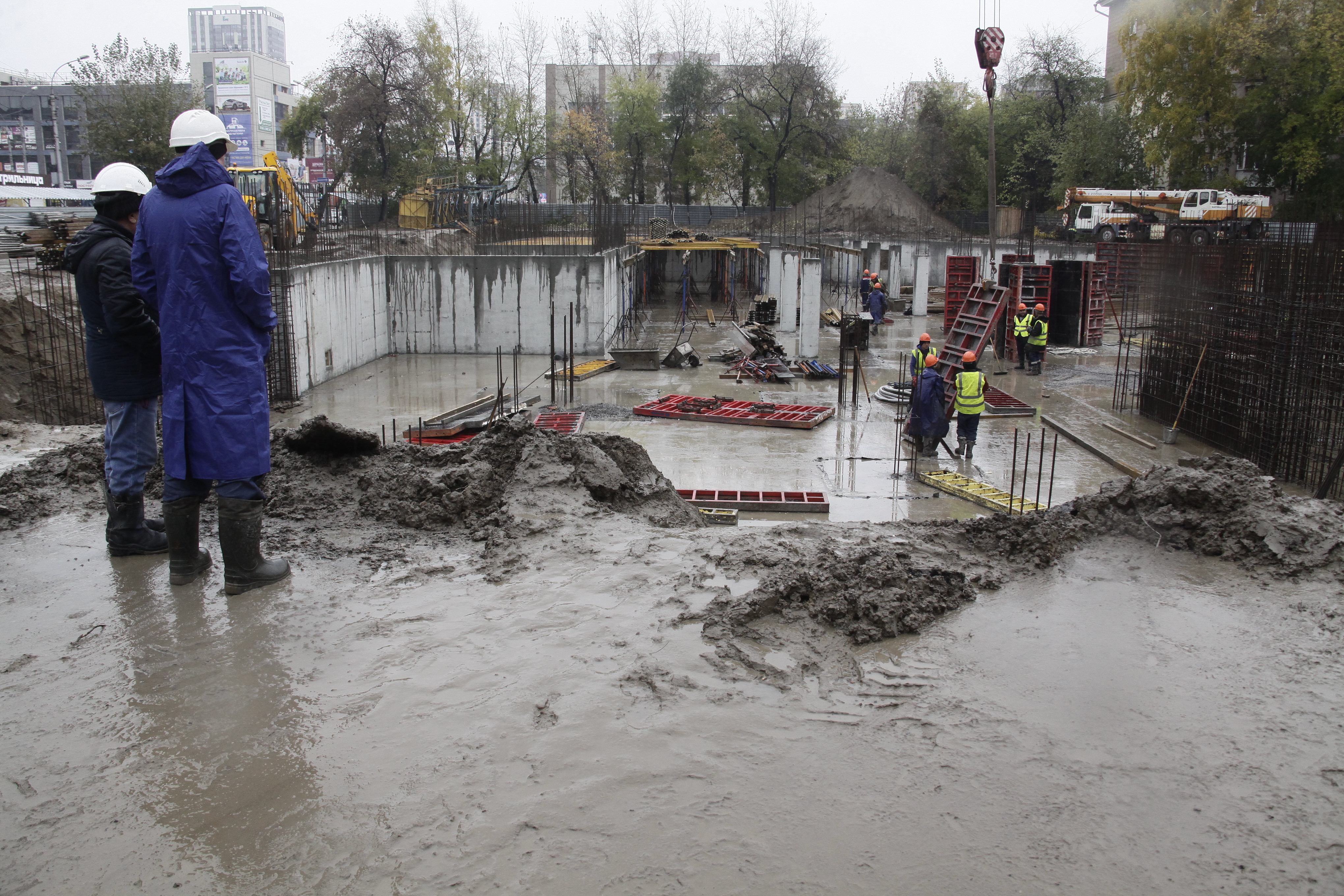 Строительство школы №54 на улице Крылова. Октябрь 2021 года
