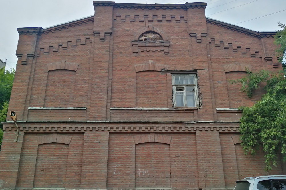 Бывший роддом на Сухарной, 70/1