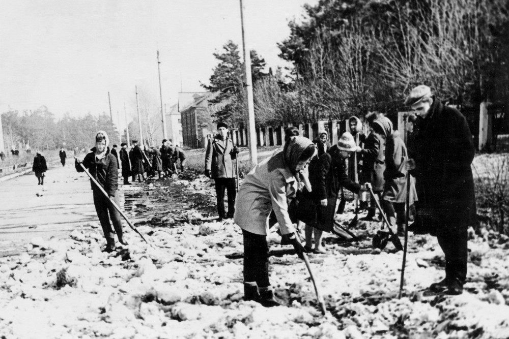 Первомайская улица. Субботник