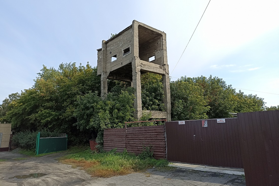 Останки транспортной галереи зернохранилища «Мастодонт» в Камне-на-Оби