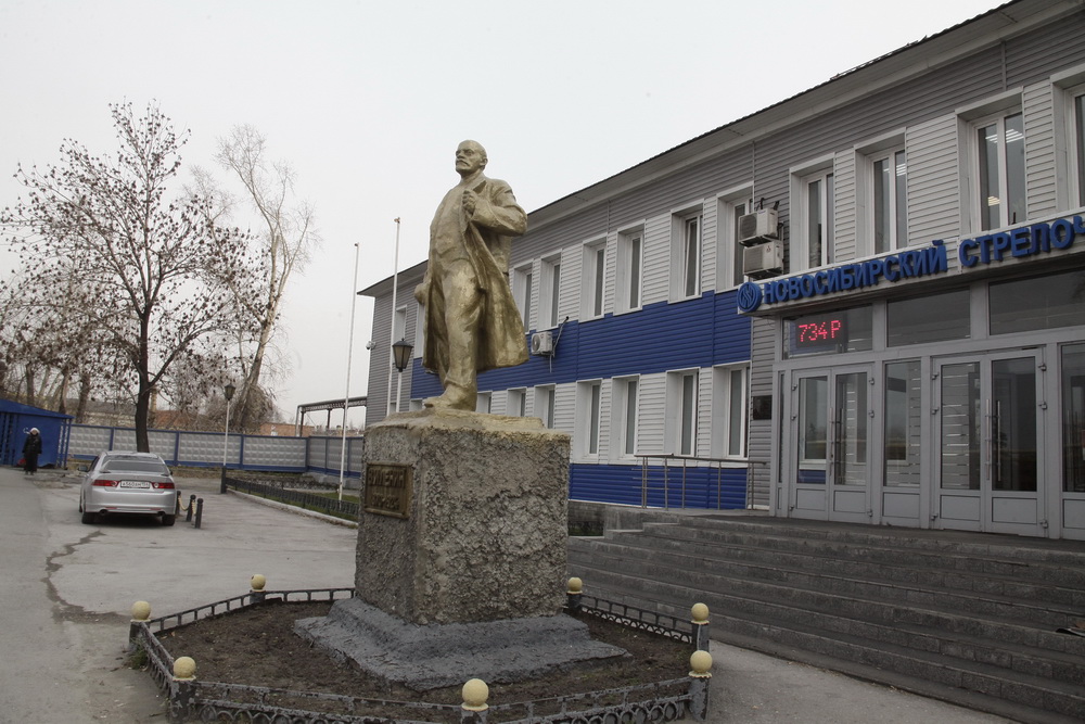 Памятник на Аксёнова