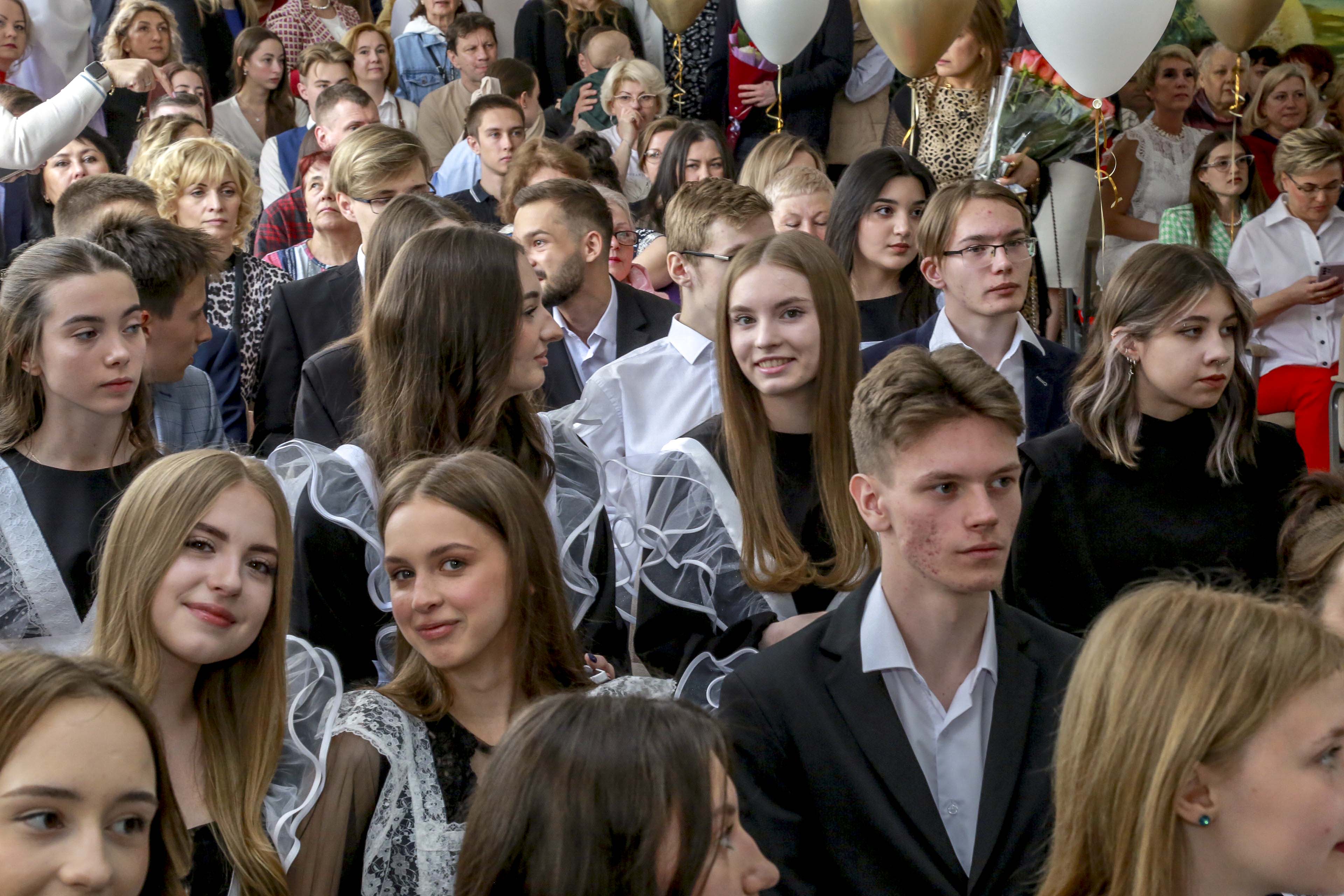 Последний звонок в экономическом лицее, май 2023