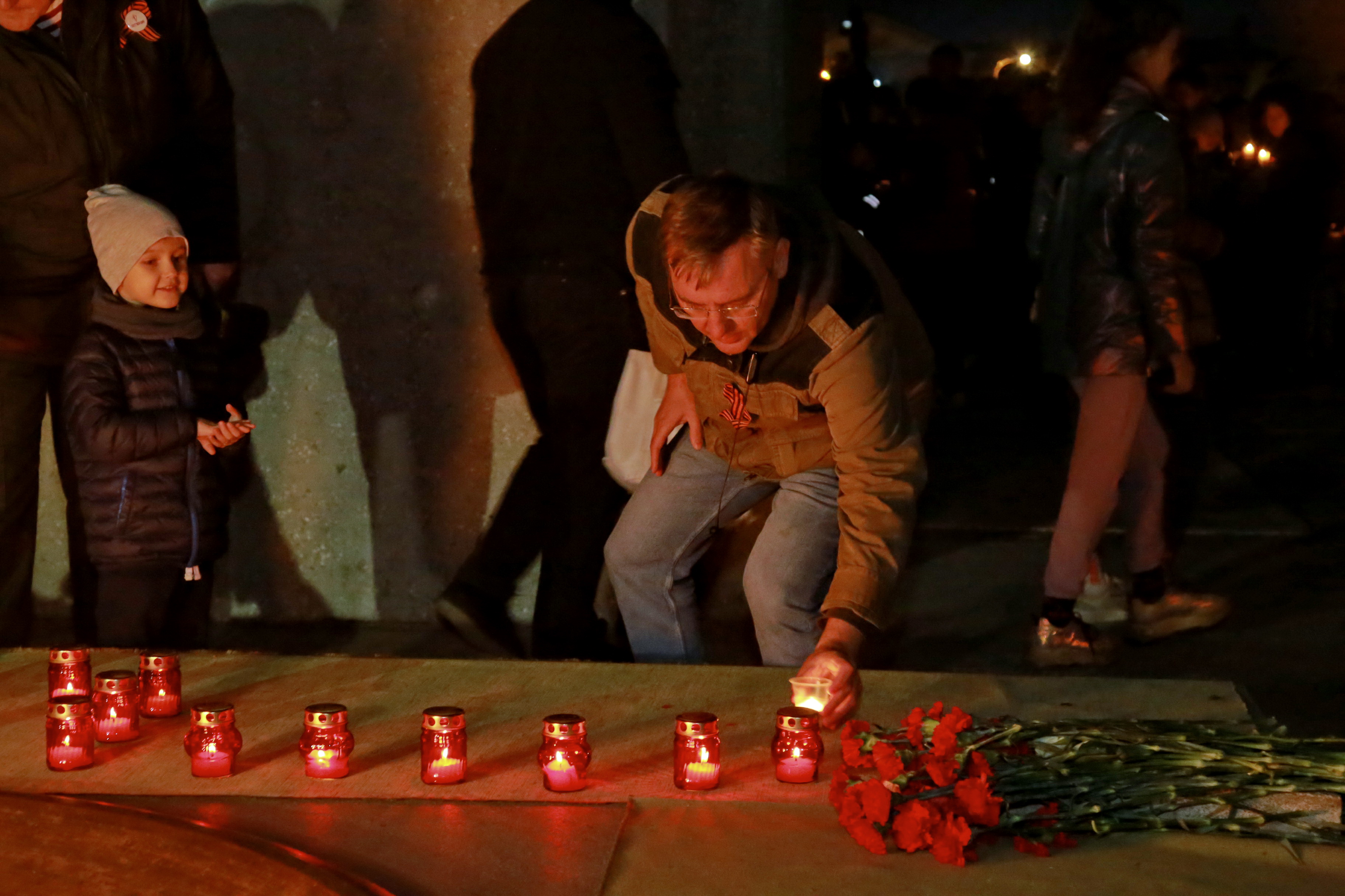 Акция «Свеча памяти» в сквере Славы. 8 мая 2022 года