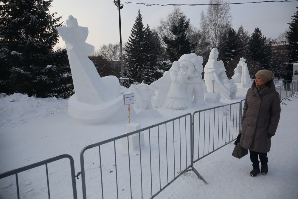 Второе место — скульптура «Мирное небо», команда Омска
