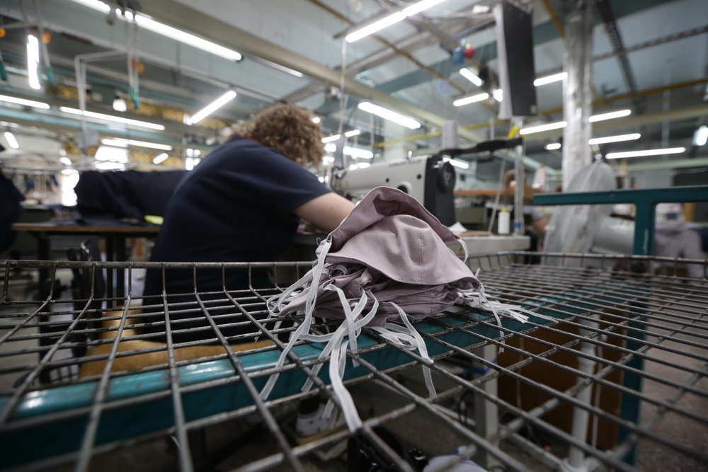 Производство масок на фабрике «Синар»