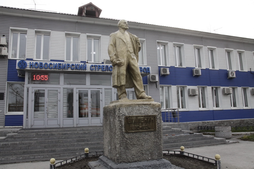 Памятник на Аксёнова