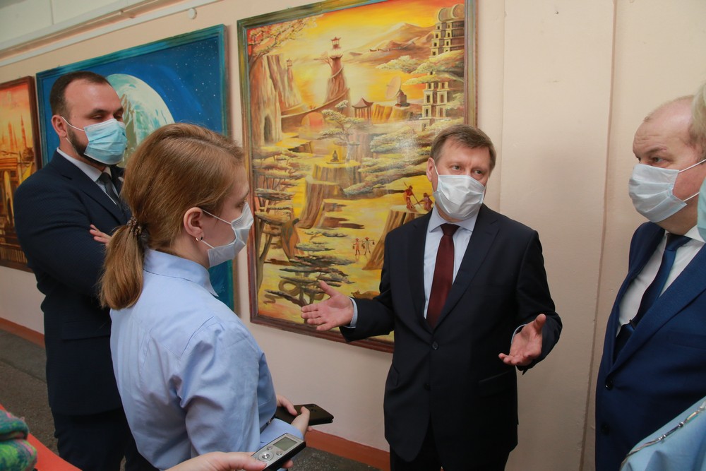 Мэр Локоть инспектирует работу учителей