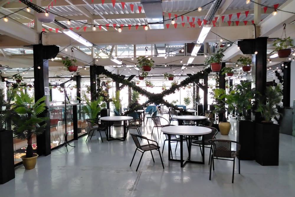 Сейчас тут около полусотни различных фуд-пространств. Примерно столько же — в знаменитом московском «Депо».