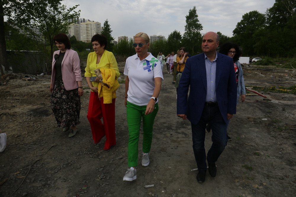 Территория будущего парка в пойме Каменки. Май 2022 года