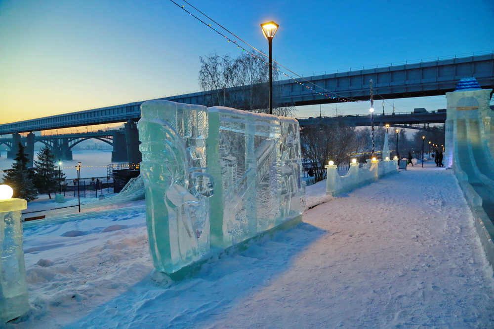 Ледовый городок на Михайловской набережной. Декабрь 2022 года
