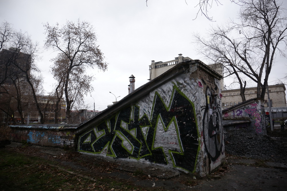 Сквер за оперным театром. Ноябрь 2020 года