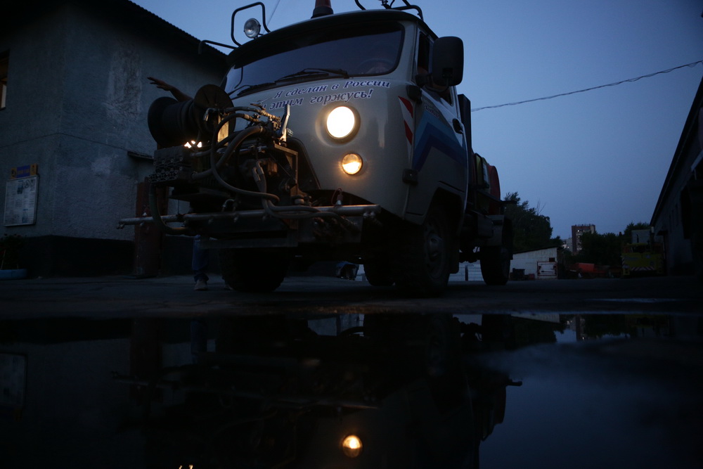 Как чистят дороги от пыли в Новосибирске