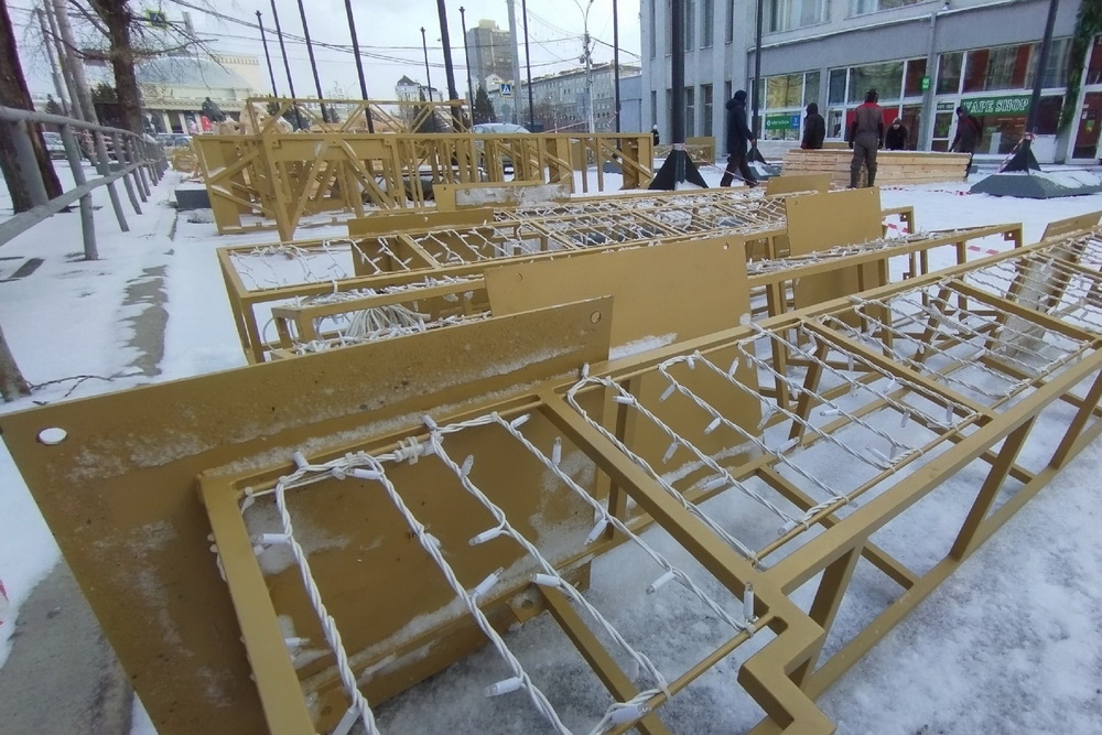 Улицу Ленина начали готовить к Новому году