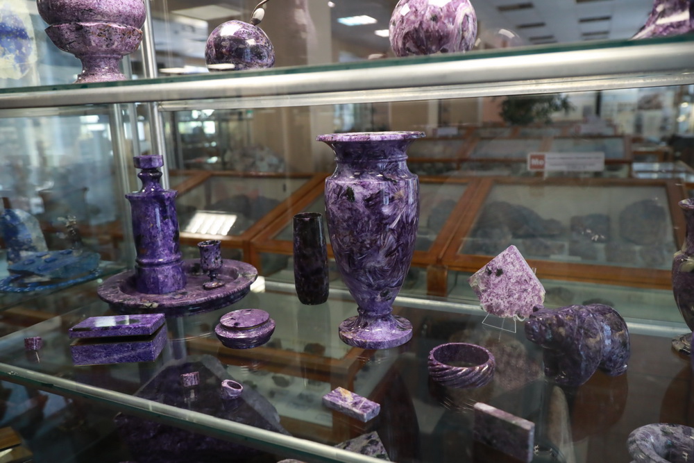 Изделия из чароита