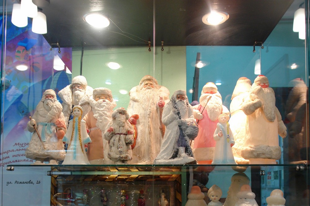 Новогодние куклы и игрушки