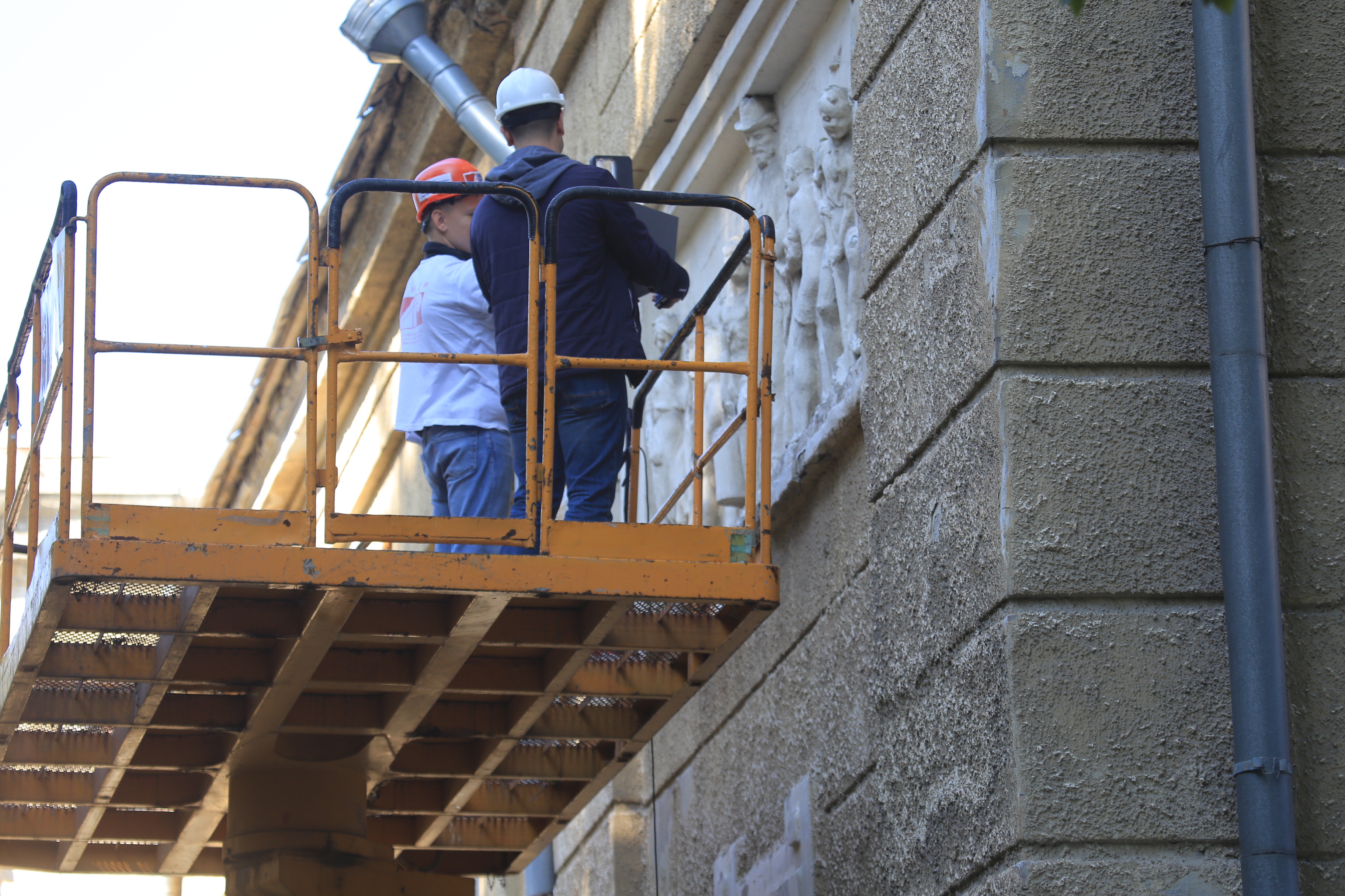 Барельефы на школе №54