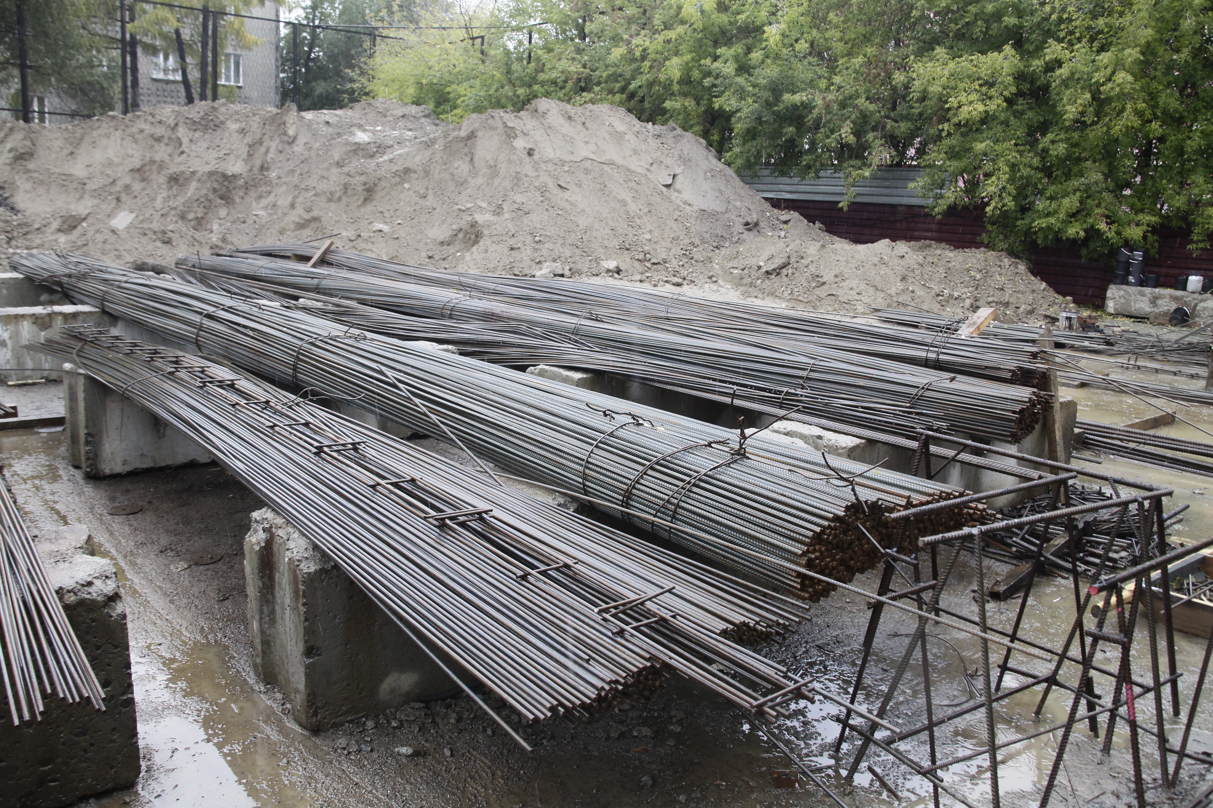 Строительство школы №54 на улице Крылова. Октябрь 2021 года