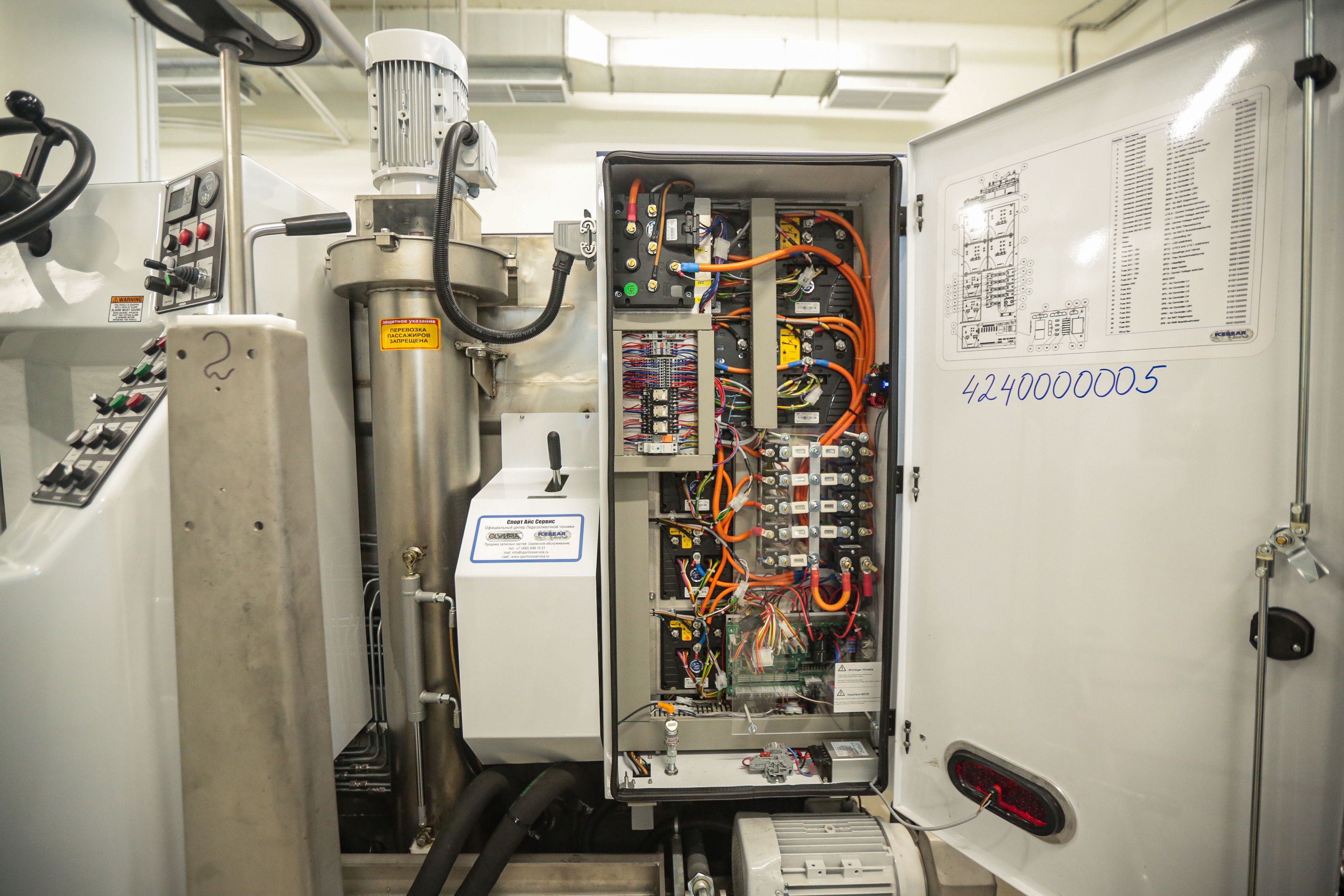 Ледозаливочные комбайны «Сибирь-Арены»