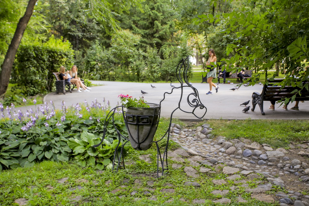 Клумбы на Монументе Славы