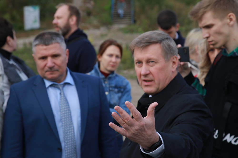 Работы по созданию парка в пойме Каменки. Сентябрь 2022 года