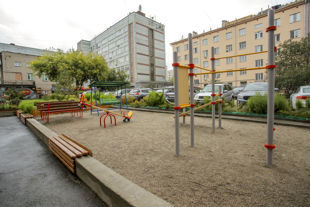 Во дворе ТОСа «Новониколаевский» на улице Советской