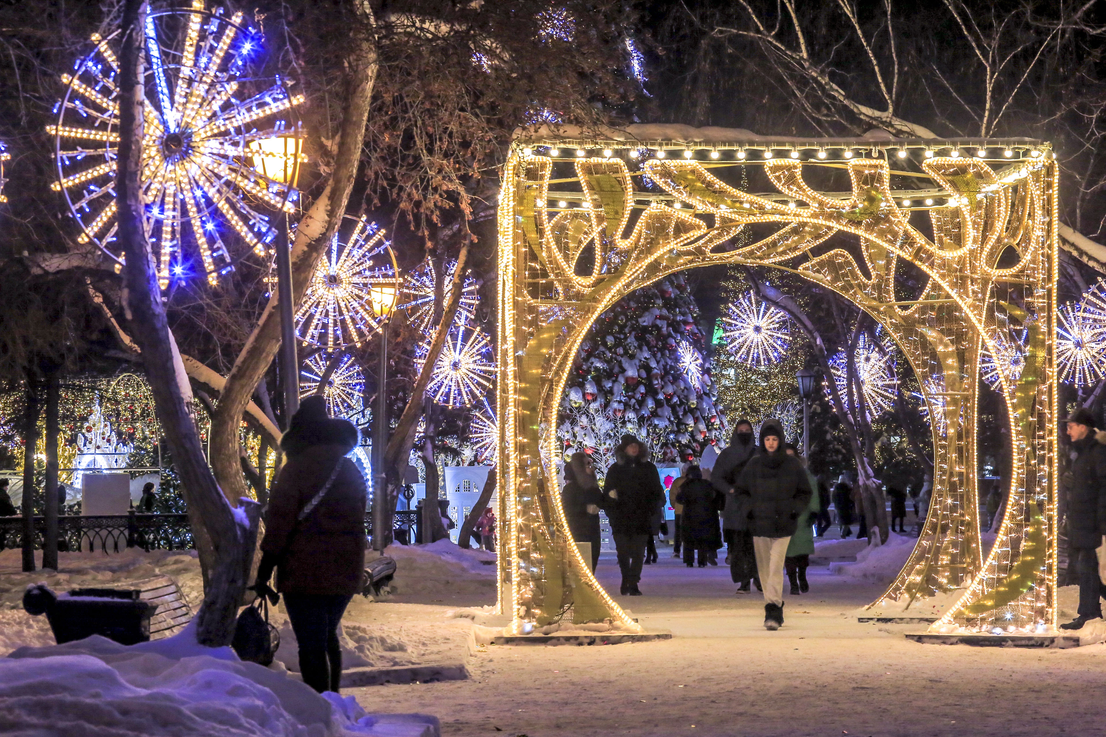 Новосибирск новогодний: Театральный сквер