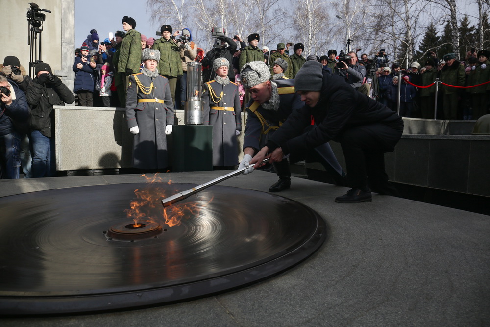 Церемония зажжения Вечного огня на Монументе Славы 7 ноября 2019 года