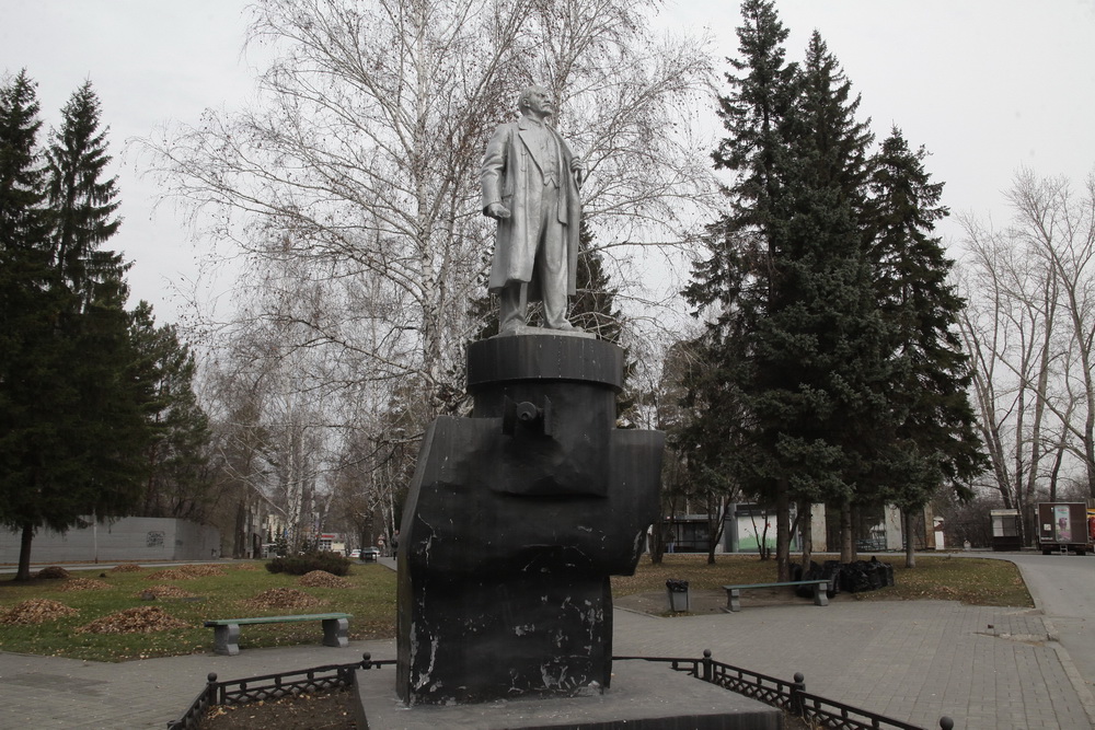 Ленин в сквере на Сызранской