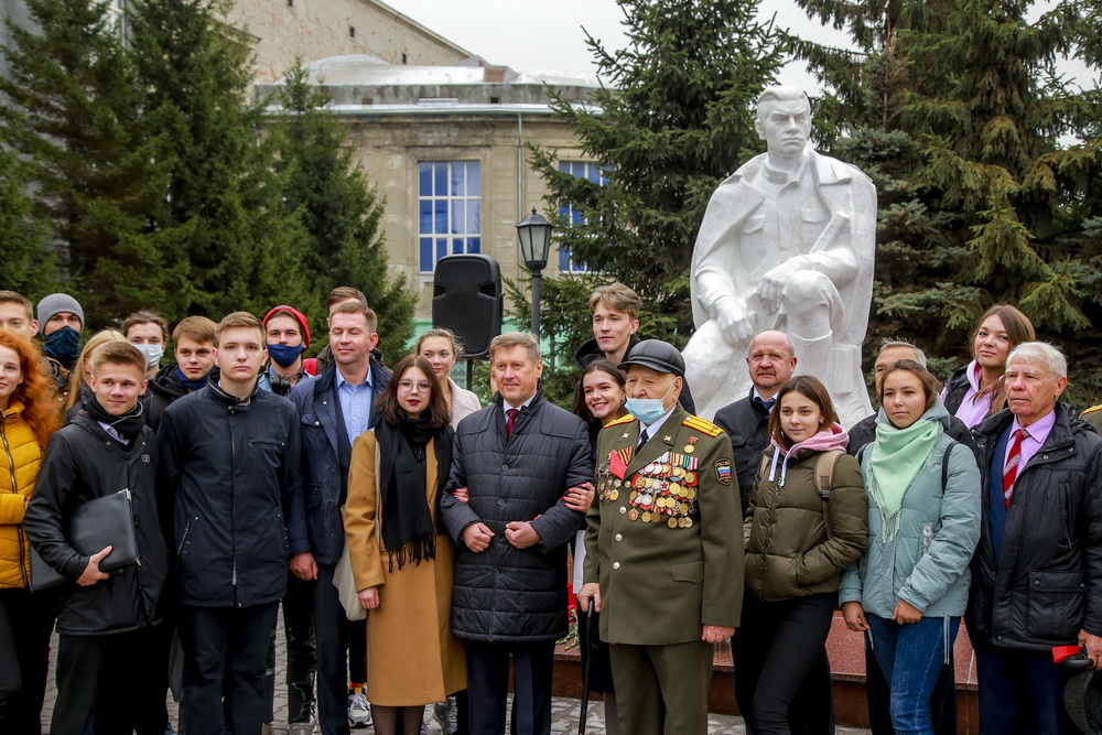 Обновлённый памятник Борису Богаткову открыли в Новосибирске на одноимённой улице (25.09.2020)