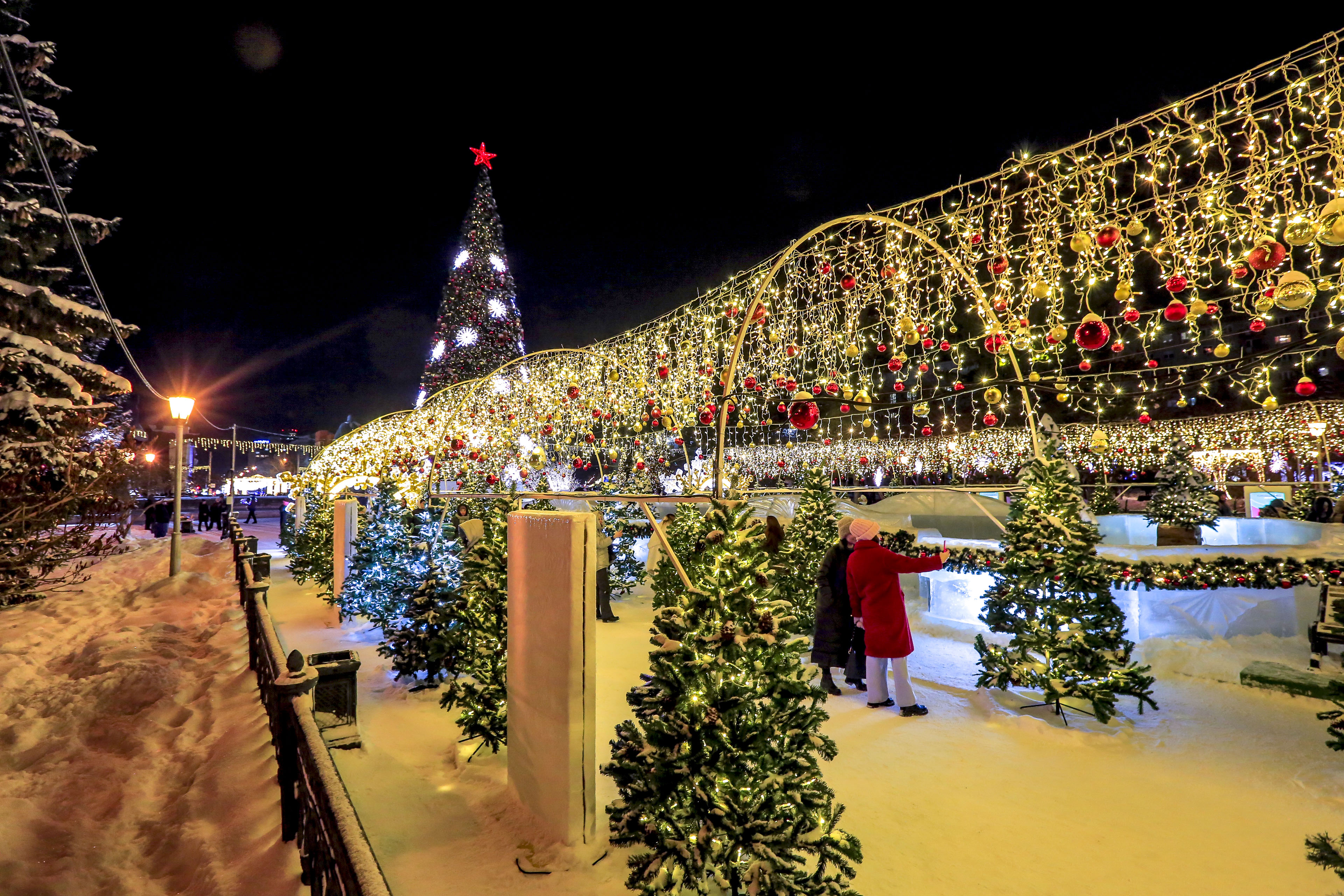 Новосибирск новогодний: Театральный сквер