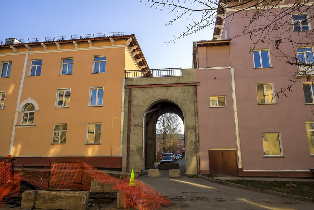 Ул. Бурденко, 12 / 2-й пер. Мира, 6