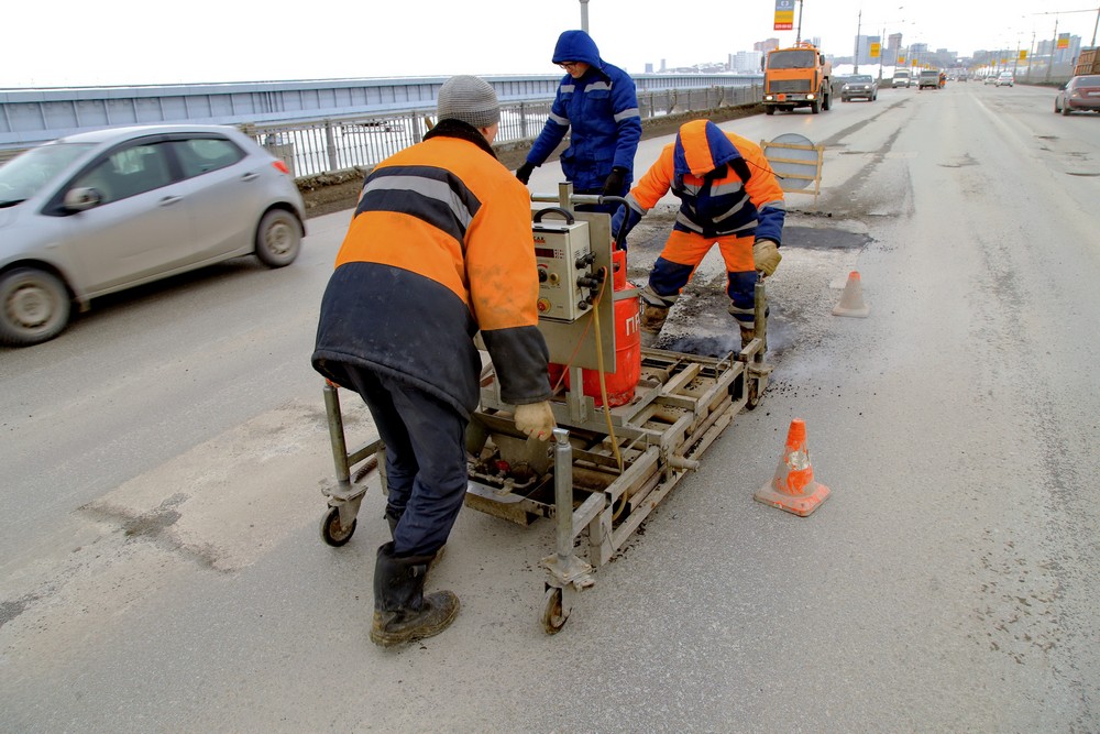 Ремонт дороги на Коммунальном мосту