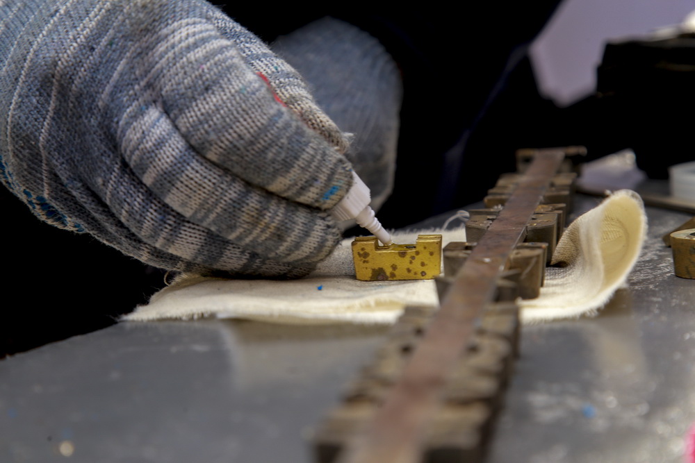 Замена металлических букв на Монументе Славы. Апрель 2020 года