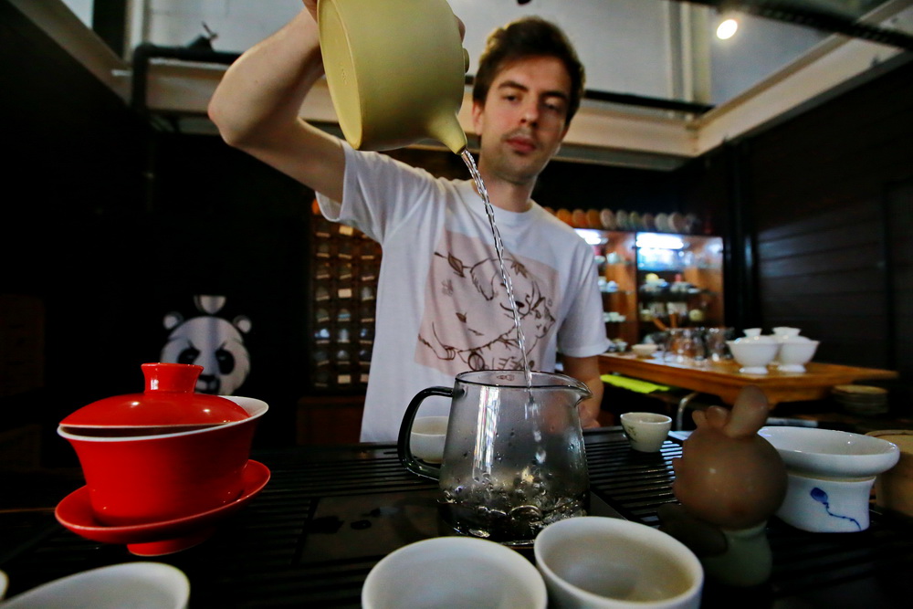 Магазин чайных ощущений «Белая панда» — место, где пьют маленькими глоточками.