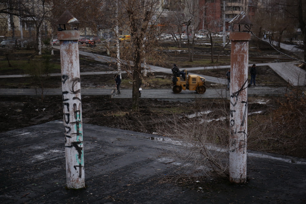 Сквер за оперным театром. Ноябрь 2020 года