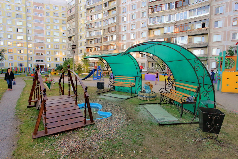 Двор дома на ул. Лесосечной, 5