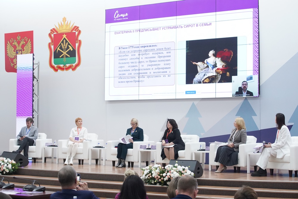 Заместитель полпреда Александр Орехов