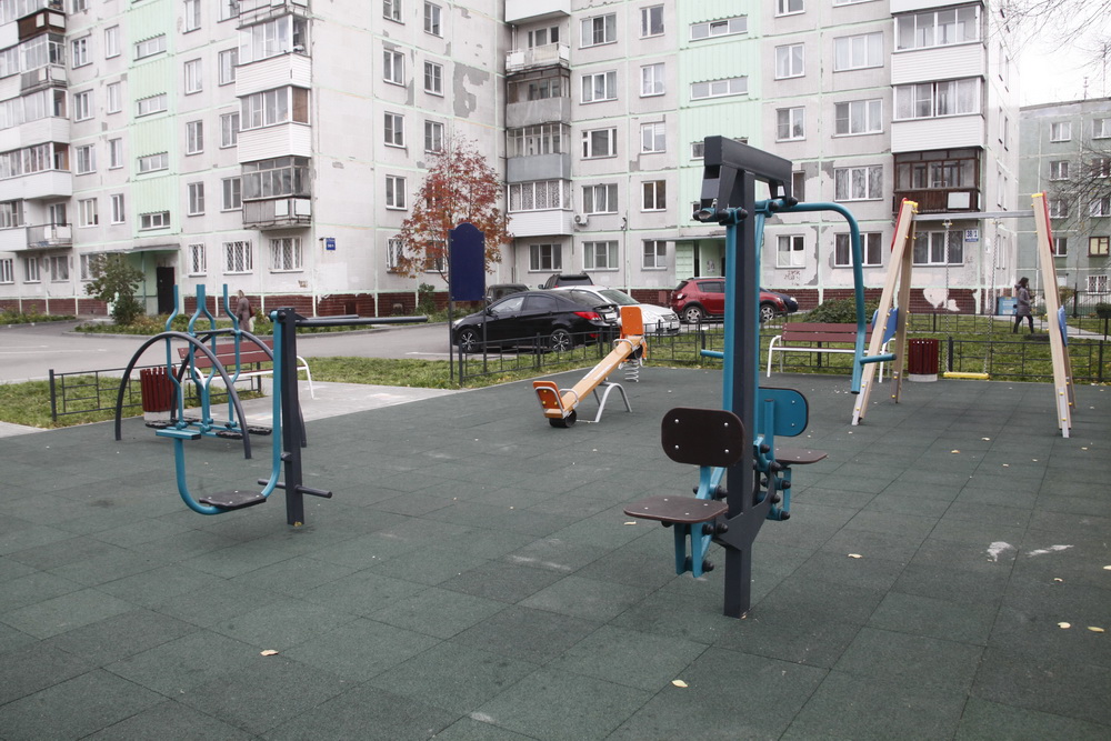 Двор на ул. Петухова, 38/1