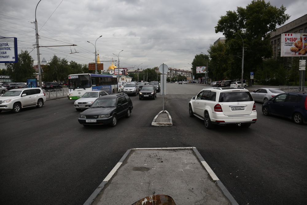 Ремонт дороги на пл. Лунинцев