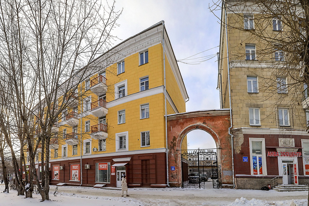 Ул. Сибиряков-Гвардейцев, 32