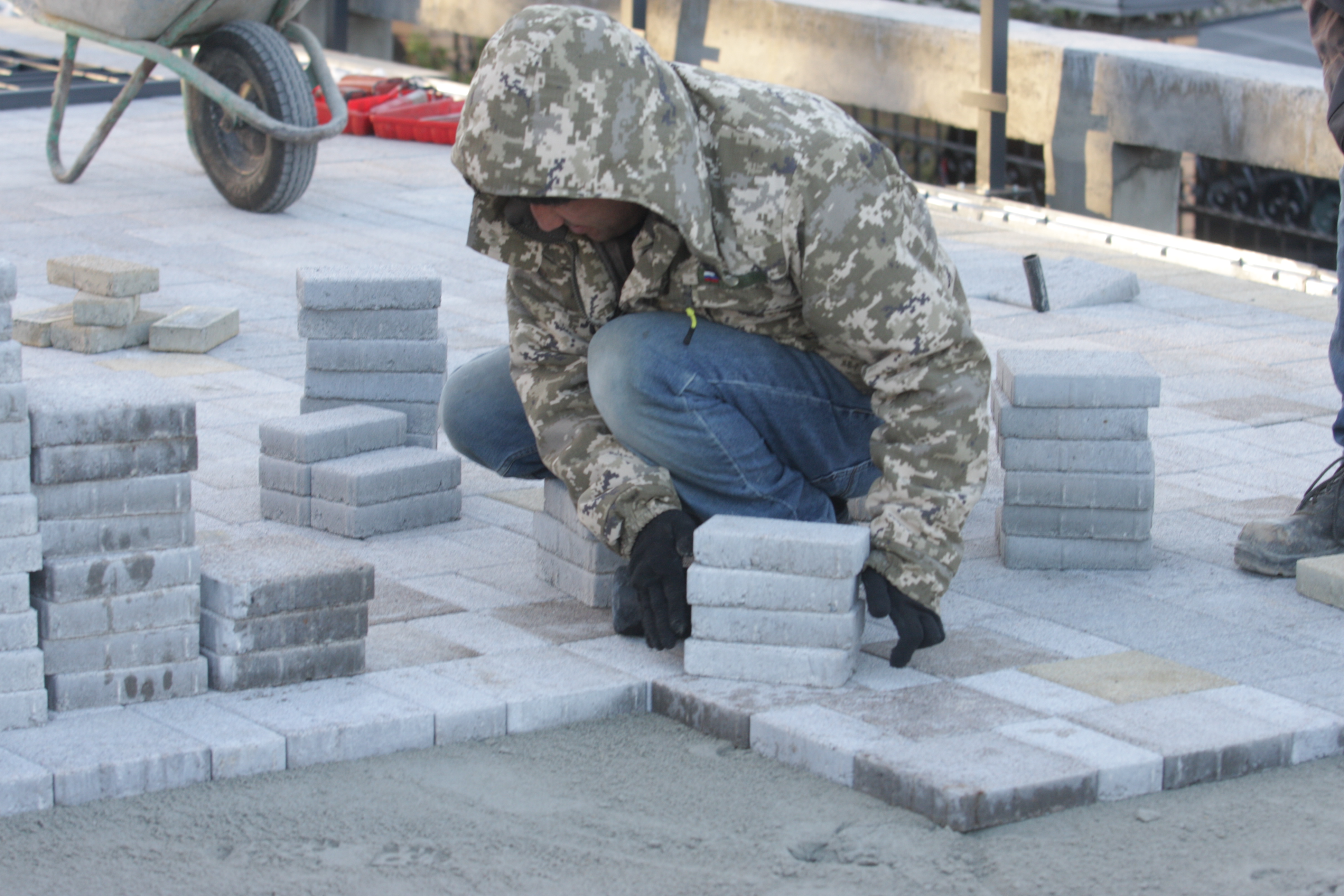 Ремонт пешеходного моста через Каменку. Октябрь 2022 года