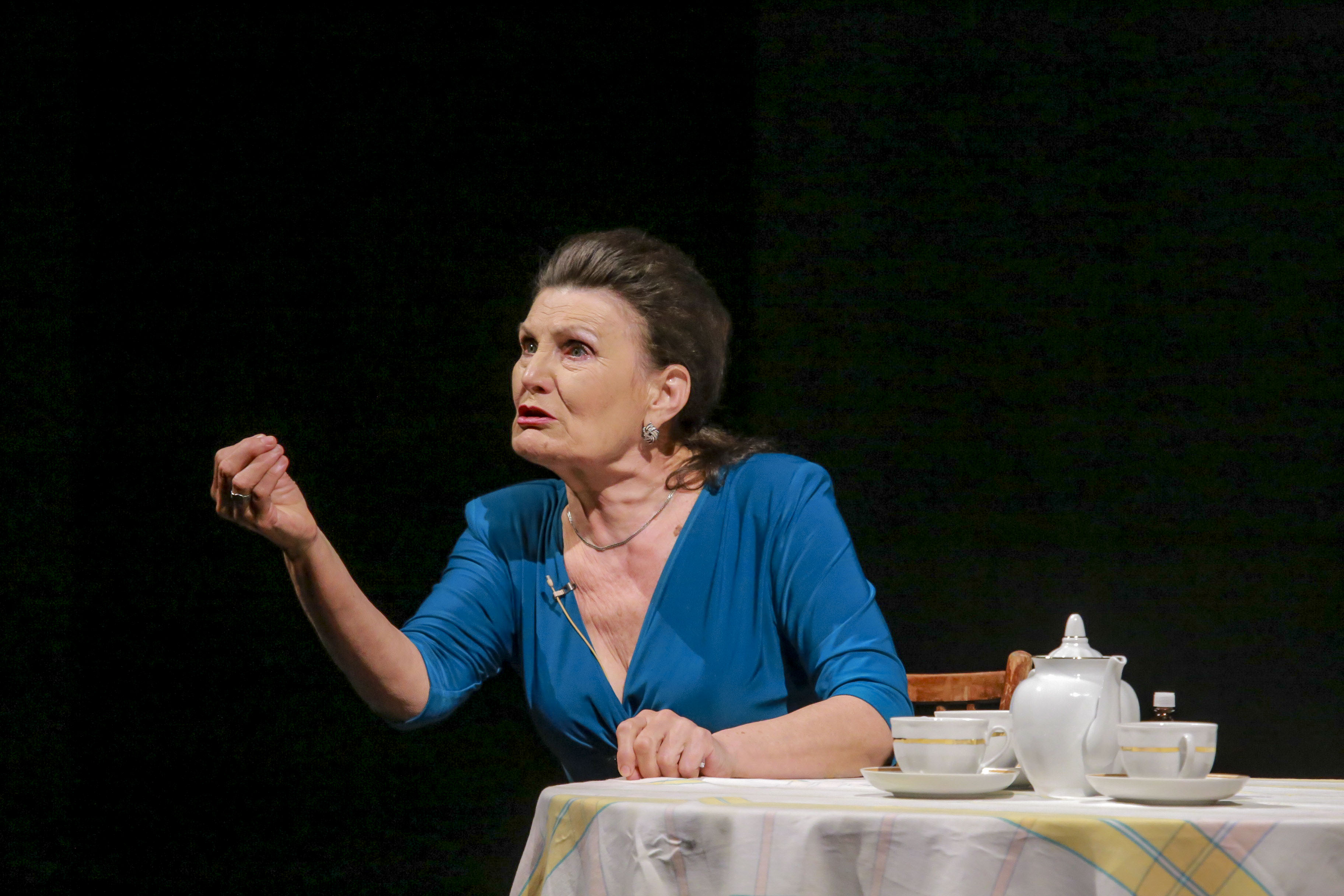 Спектакль «Время секонд хэнд» (Омский театр драмы)