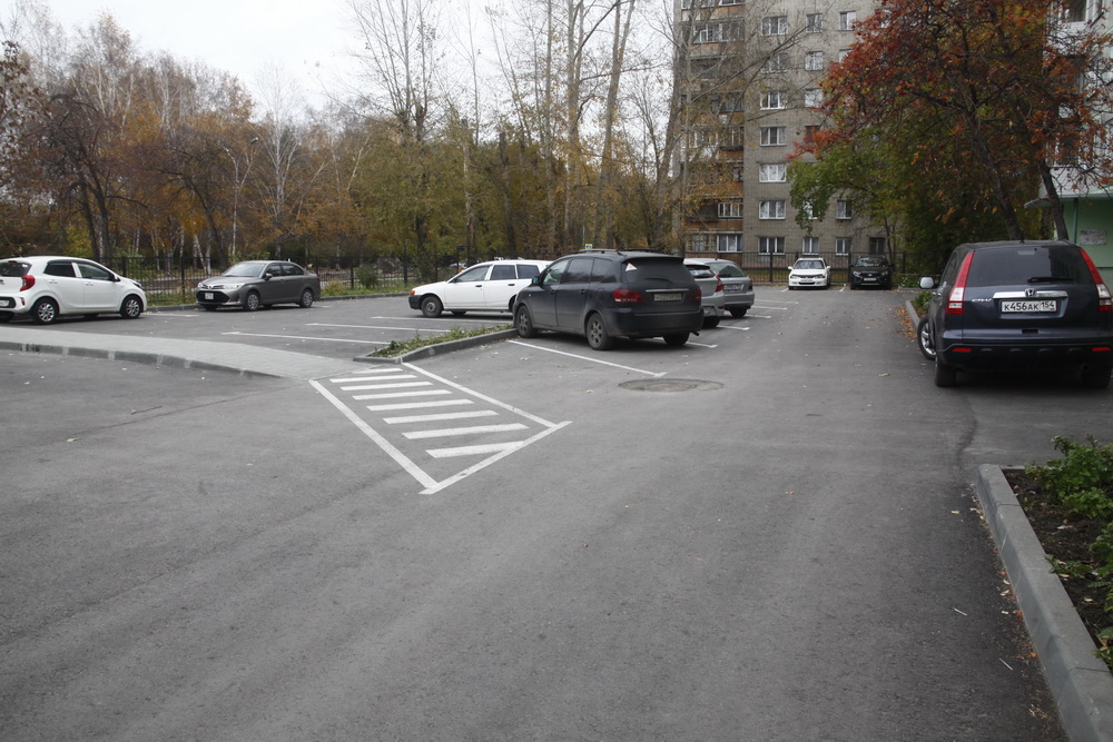 Двор на ул. Петухова, 38/1