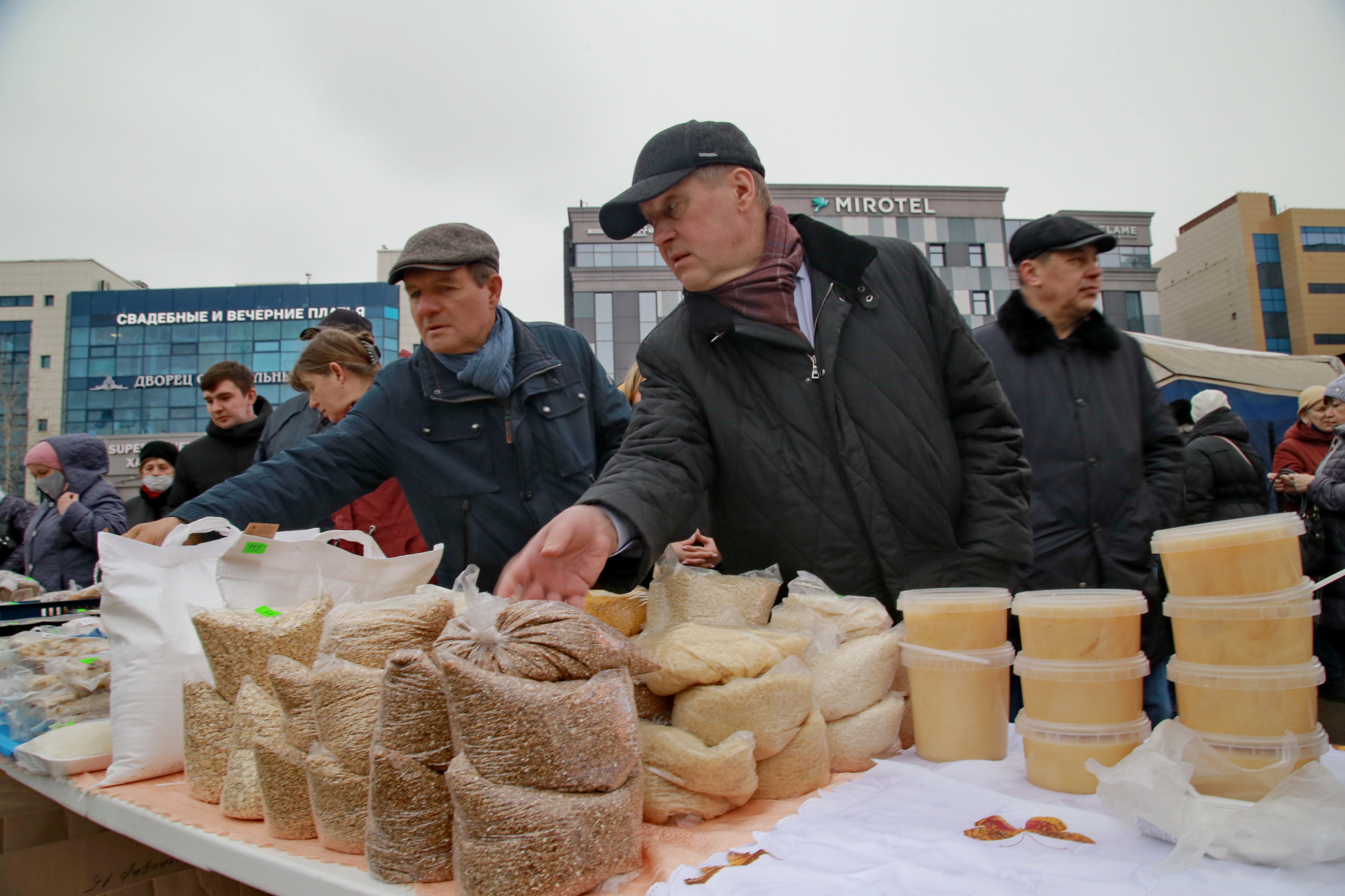 Ярмарка на площади Маркса. Апрель 2022 года