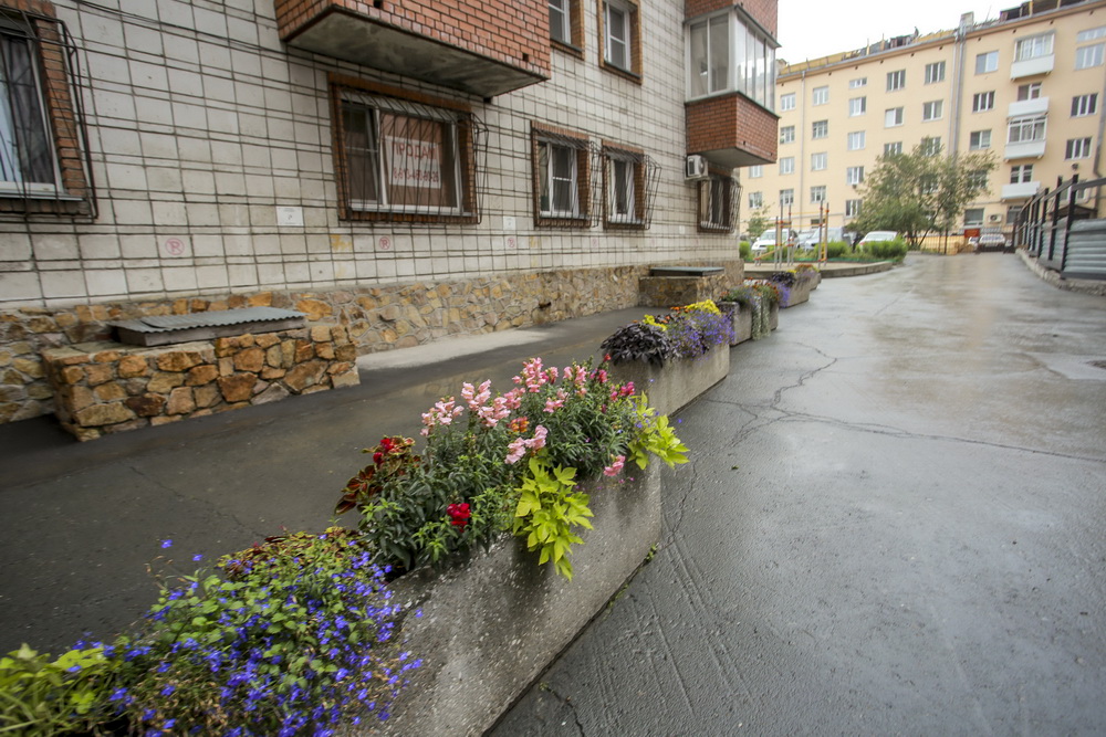 Во дворе ТОСа «Новониколаевский» на улице Советской
