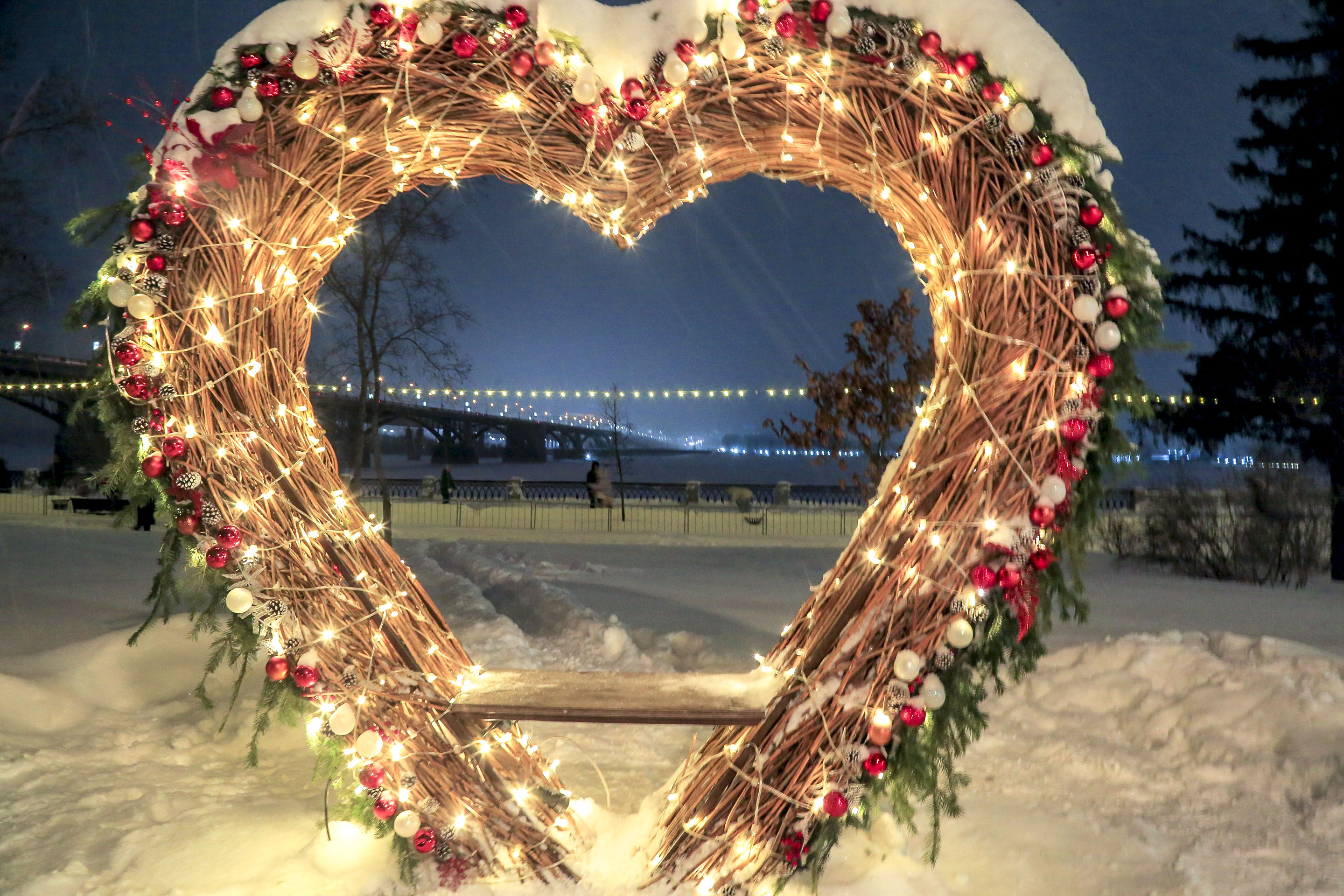 Новосибирск новогодний: Михайловская набережная